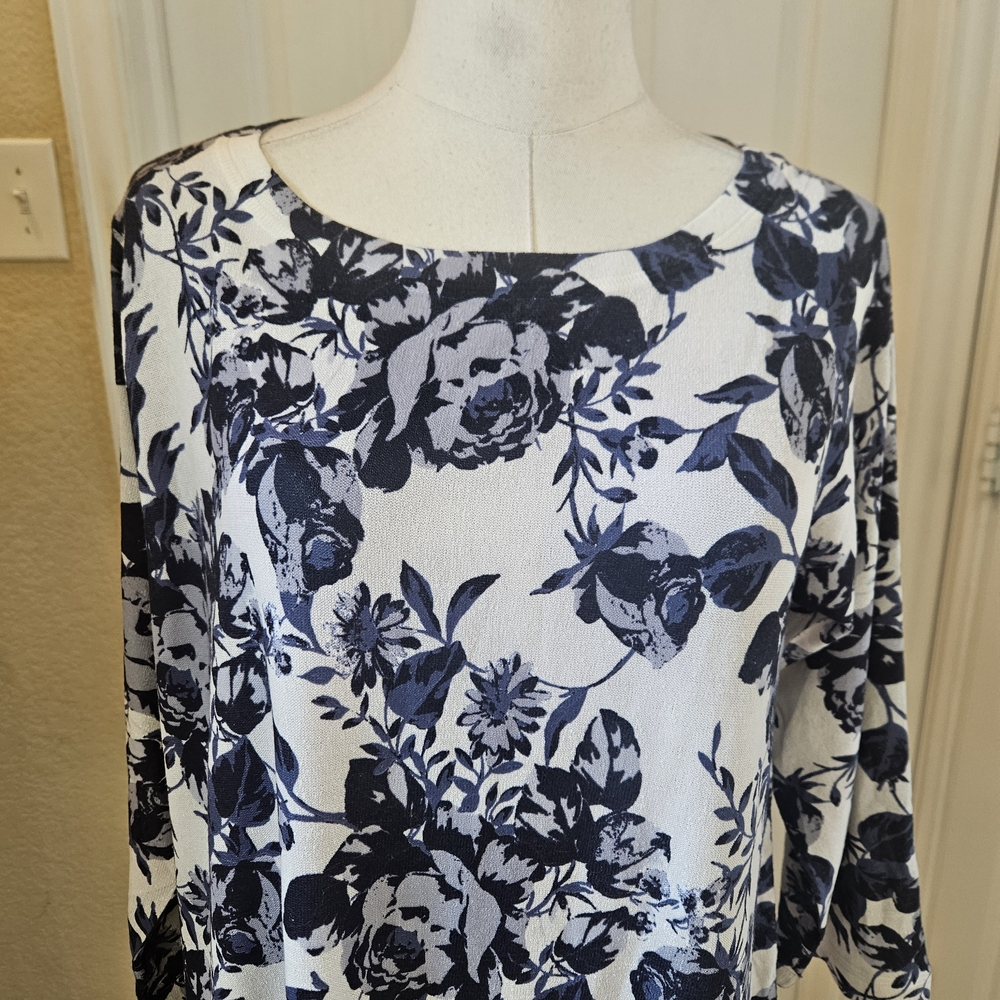 NWT Nally & Millie Floral Knit Top – Size Small NWT - Picture 3 of 12